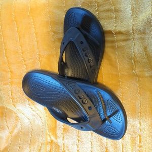 Size 8 Croc Flipflops